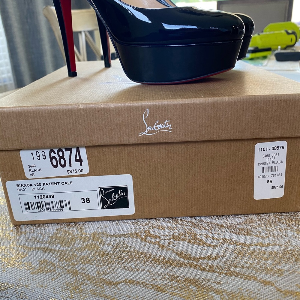 Christian Louboutin - Picture 7 of 8